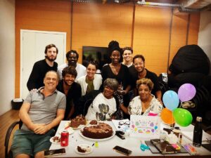 Grace Passô Instagram - aniversário de Neusa Borges, a adoradora de bolos.
@neusaborgesoficial