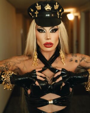 Grag Queen Instagram - MADONNA TIME🖤✨

Make: 
@koichisonoda 

Hair: 
@lee.evangelistta 

Look:
@fabricioneves.oficial 

Styling: 
@ogarciia 

Prod de Moda: 
@ratohonrado 

Grag Veste: 
@fabricioneves.oficial @arrasadora.com.br 
@___toocool_ 

Unhas:
@emie.____ 

Fotos:
@fbvasconcellos