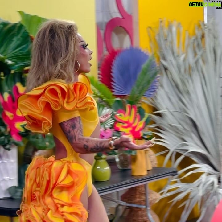 Grag Queen - 29.6K Likes - Sol de Janeiro behind the scenes #Tbt especial 💛✨
