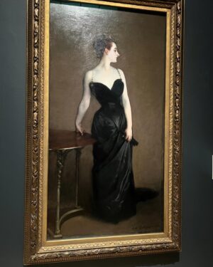 Graham McTavish Instagram - If you find yourself in London I urge you to visit Tate Britain and see the John Singer Sargent exhibition. It’s humbling to see the work of such a colossal talent collected in one place. The portrait of Madame X ( Virginie Gautreau) caused a scandal in Paris where it was first exhibited in 1884 forcing Sargent to move to London. Every painting takes your breath away. @tate #portraits #painting #beautyinoils #getyourgallerybootsonandgovisit