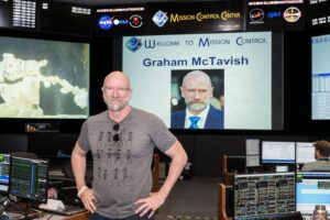Graham McTavish Instagram - I watched the TV with my Father in 1969 as Neil Armstrong united the world in a moment of inspiring Hope.  I grew up wanting yo be only one thing-an astronaut. Thankyou @nasa for the next best thing: having the honour to stand on the floor of Mission Control in Houston, to see the International Space Station pass over New Zealand, to climb into the Artemis capsule that will begin our next great adventure in manned space travel, to meet the incredible people who work to make this all happen, and to meet a real life astronaut Mark Vande Hei. To call it a dream come true scarcely does justice to a truly wonderful day. #aboysdreamcometrue #astronauts #spacetravel