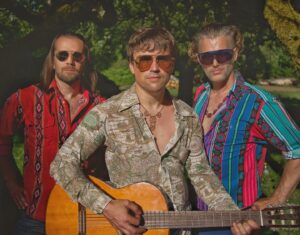 Graham Wardle Instagram - Just another Tuesday

#70sfashion
#themeparty