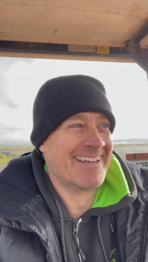 Grant Denyer Instagram - Golden case keeper by night, cauliflower farmer by day 🚜 -1c in the crops with Scout early this morn helping my father-in-law get ya veggies to ya supermarkets! 🥶 All my car racing pays off 😂 #fastfood 💨