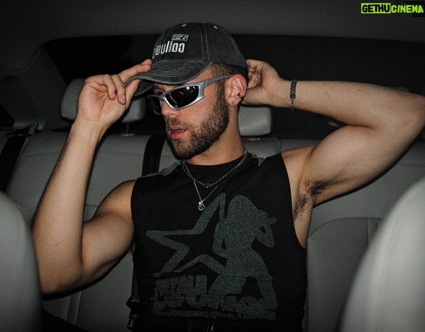 Grant Knoche - 2.9K Likes - BACK ll BLACK