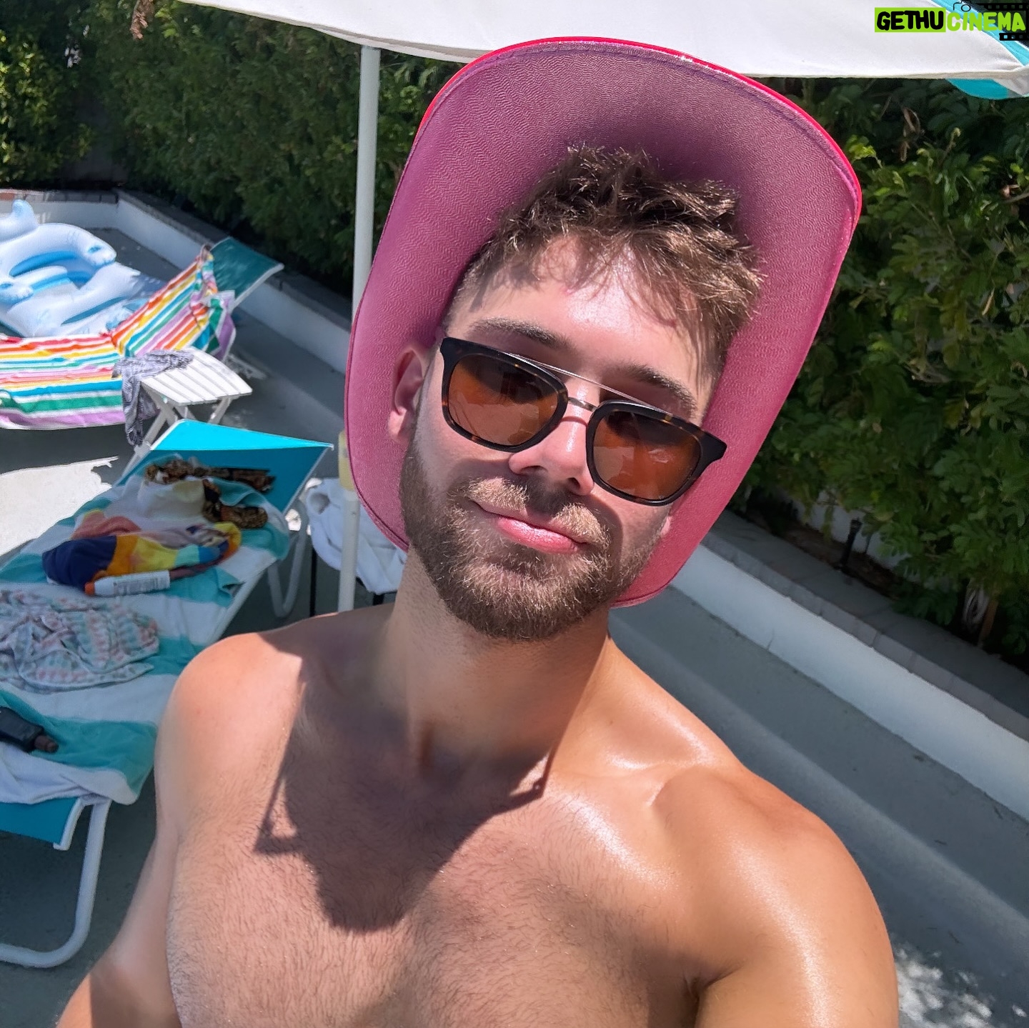 Grant Knoche - 6K Likes - did someone say “4 day weekend”? ☀️🤠🌴🌊