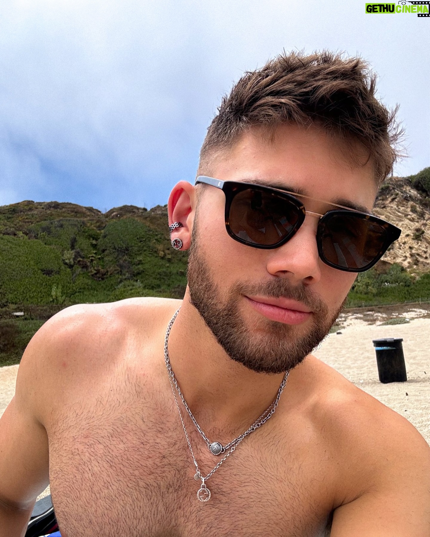 Grant Knoche - 8.3K Likes - happy 4th from the beach 🇺🇸🌊