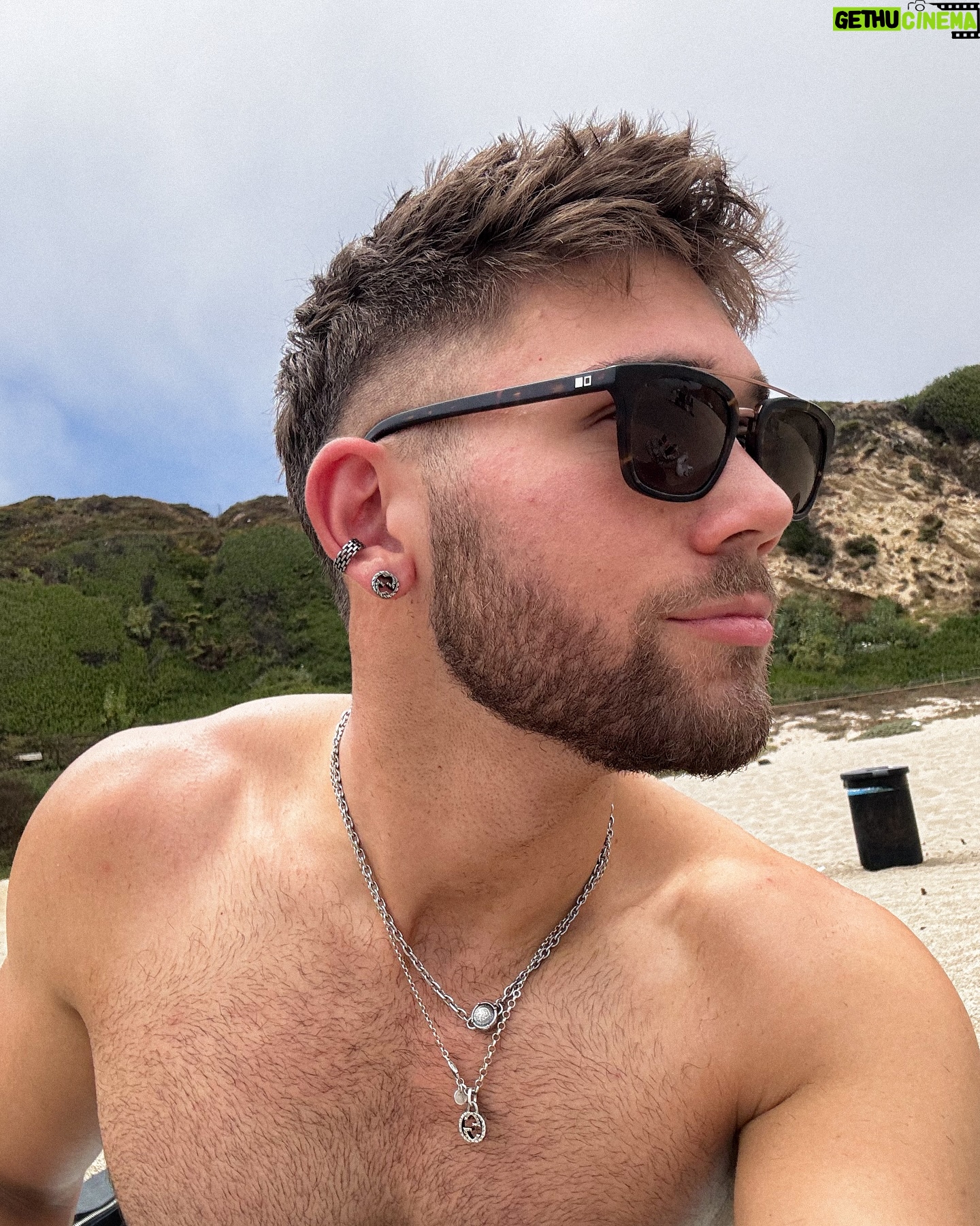Grant Knoche - 8.3K Likes - happy 4th from the beach 🇺🇸🌊
