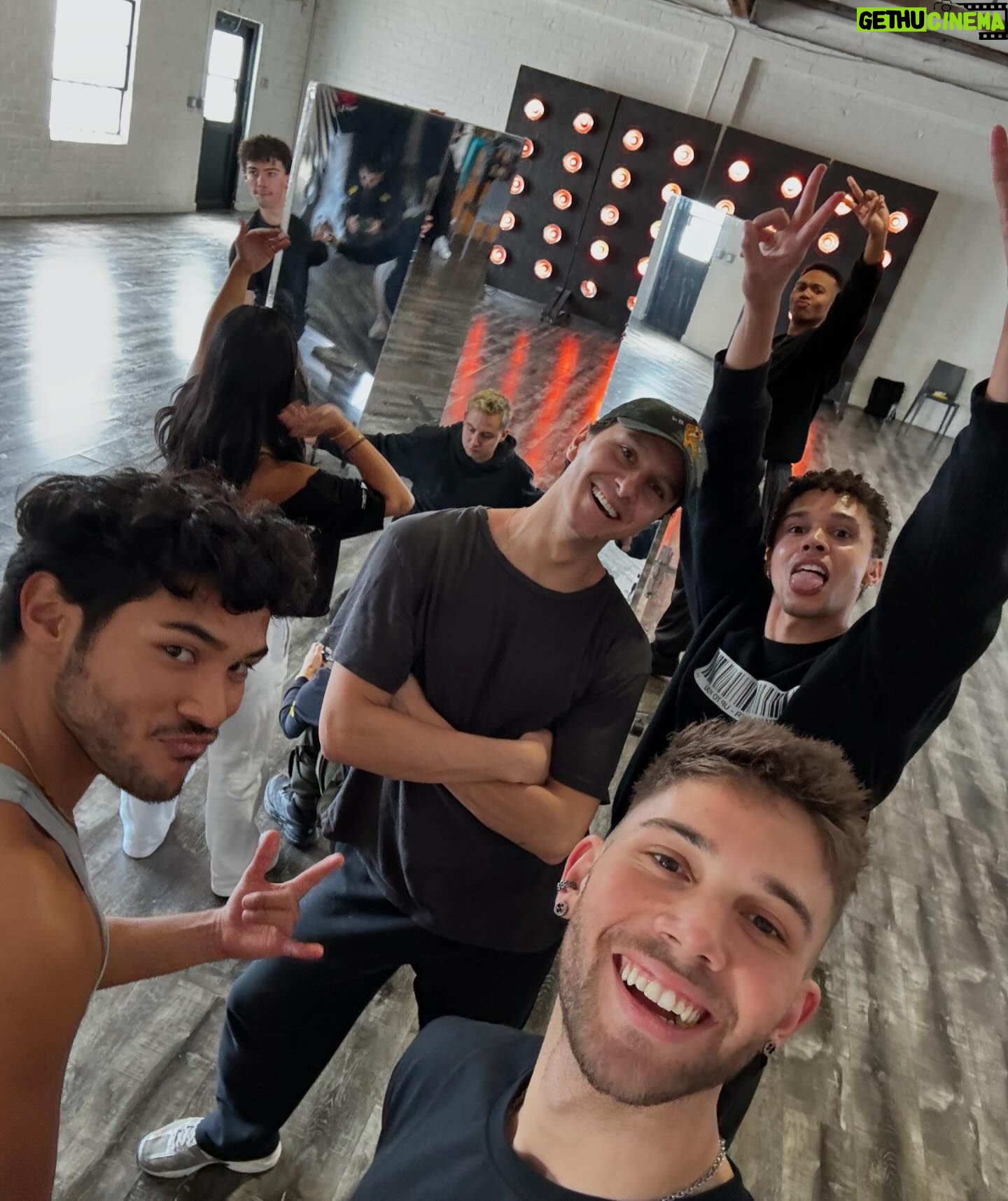 Grant Knoche - 2.5K Likes - little music vid bts photo dump ❤️🔥😌
📸: @blakeephoto