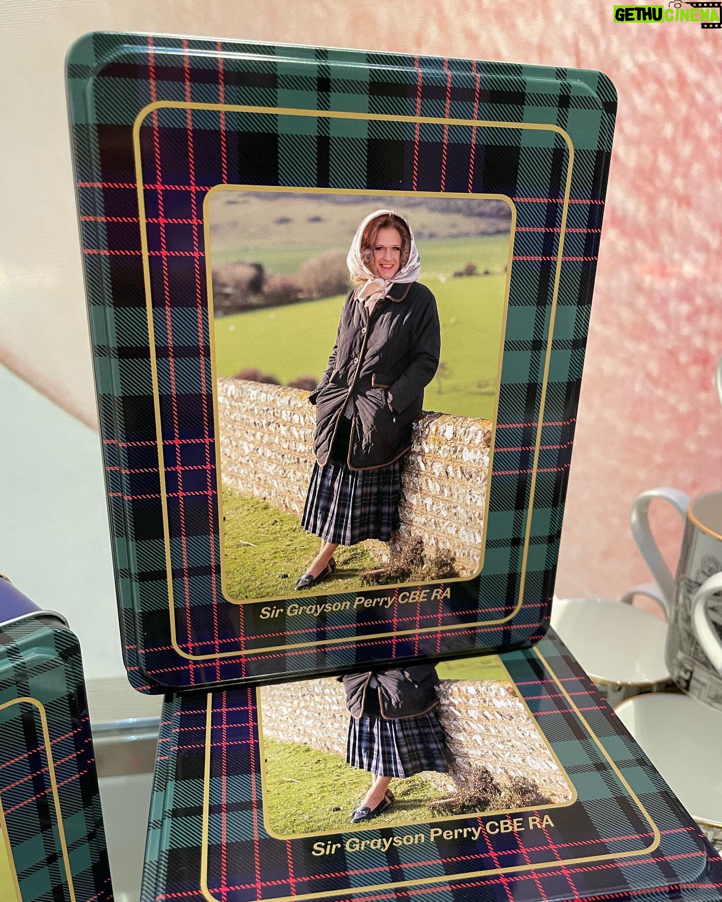 Grayson Perry - 13.9K Likes - Weāve gone to town with the merch for my big show in Edinburgh
This tin of shortbread might be my favourite
Iām up in this beautiful city for the opening this week