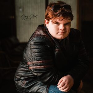 Grayson Thorne Kilpatrick Instagram - Happy Friday to everyone ! #ｔｇｉｆ photo credit by @jstovallphotography set design by @delia.lindsey @stellaralchemysocialmedia  @gtkprshooting_the_stars event. @gtkprtalent