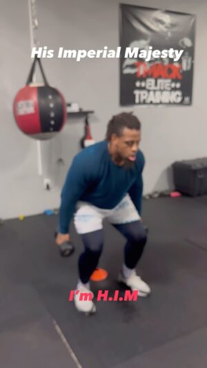 Greg Hardy Instagram - Rise and Grind.  Been changing the way yall see things for a longggggg time.  Can’t stop now