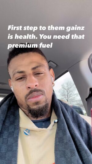 Greg Hardy Instagram - @thedrfarmacy @drbryant_  keeping the team in shape and intact so we can operate and execute flawlessly
