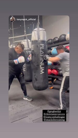 Greg Hardy Instagram - 🤘🏽
