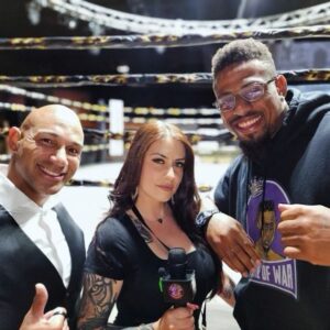 Greg Hardy Instagram - Ready for tonight and in great company with legendary voice of combat sports  @antonio_xko and the one and only @greghardyjr 🥊🎟️ VICTORY 1 in Irving, TX! #boxing #kickboxing #fitness #muaythai #boxingtraining #fight #training #martialarts #workout #boxinglife #boxer #boxingworkout #miketyson #boxinggym #mixedmartialarts #floydmayweather #canelo #thaiboxing #sparring #boxingworld #boxinghype #anthonyjoshua #boxingdrills #tysonfury #goldegloves #usaboxing #fisttofacepodcast #brawlersportsmanagement #victory1