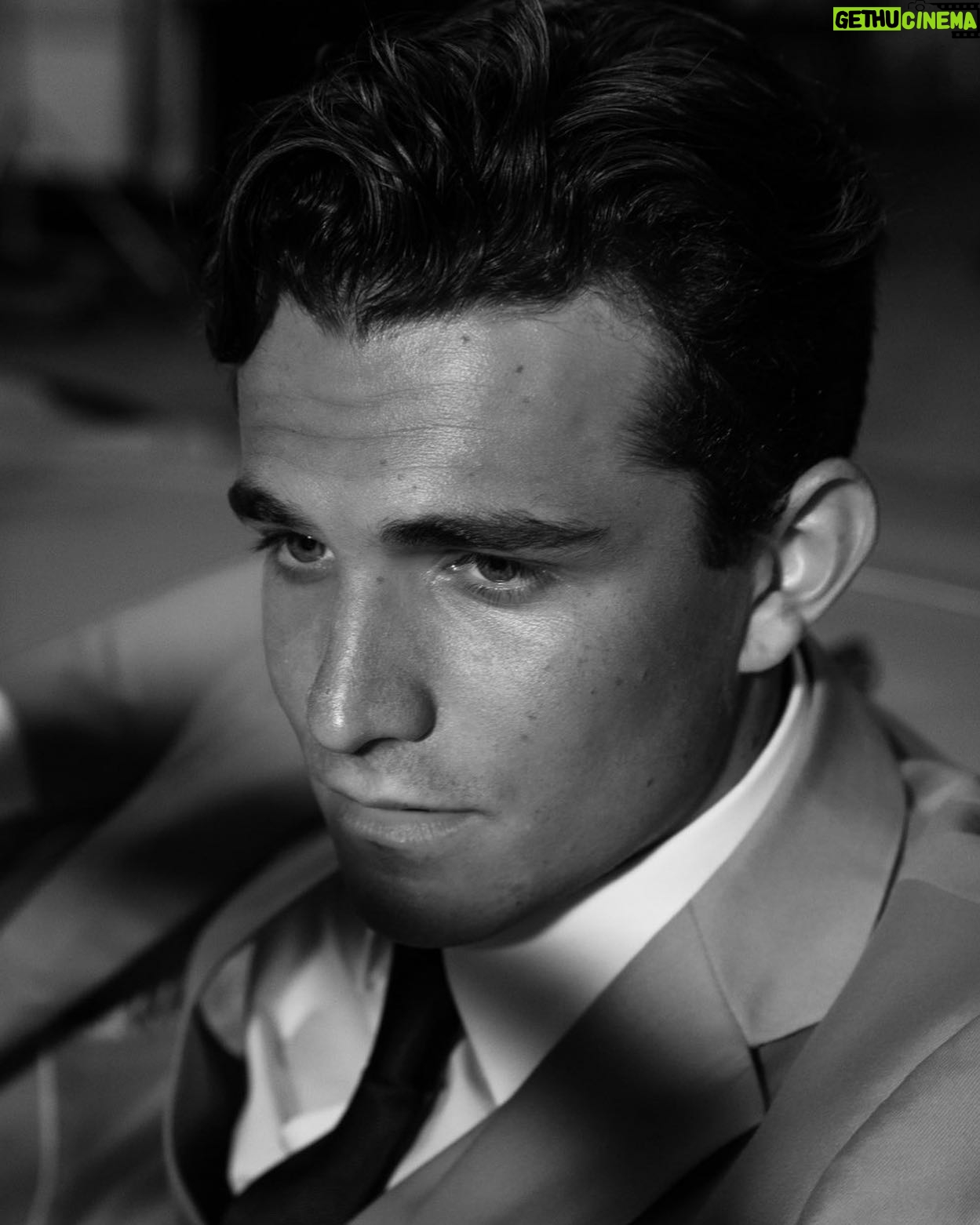 Greg Rogstad - 3 Likes - Hi there 🖊 #noir