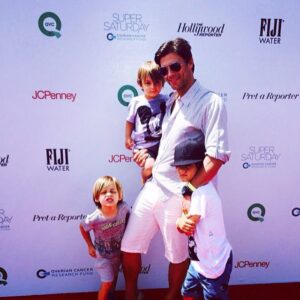 Greg Vaughan Instagram - Dad just doing his best on the red carpet for charity! #LA #ovarian-cancer #gregvaughan #jathanvaughan #cavanvaughan #landanvaughan #vaughanboys