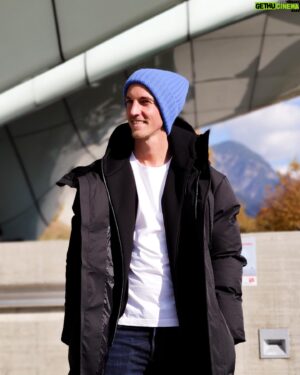Gregor Schlierenzauer Instagram - fresh air, great architecture and a cool photoshooting. thanks for the shooting 📸  @polinamutru 

#happy #weekend #zahahadid #Innsbruck #realestate