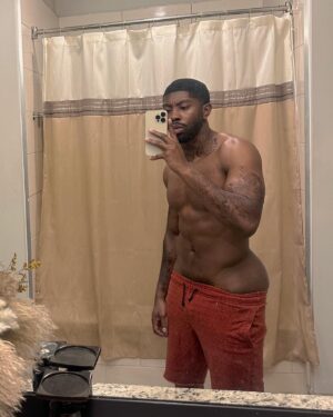 Gregory Tyree Boyce Instagram - 💪🏾📸. 190 pounds