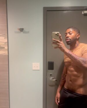 Gregory Tyree Boyce Instagram - 💪🏾📸. 190 pounds