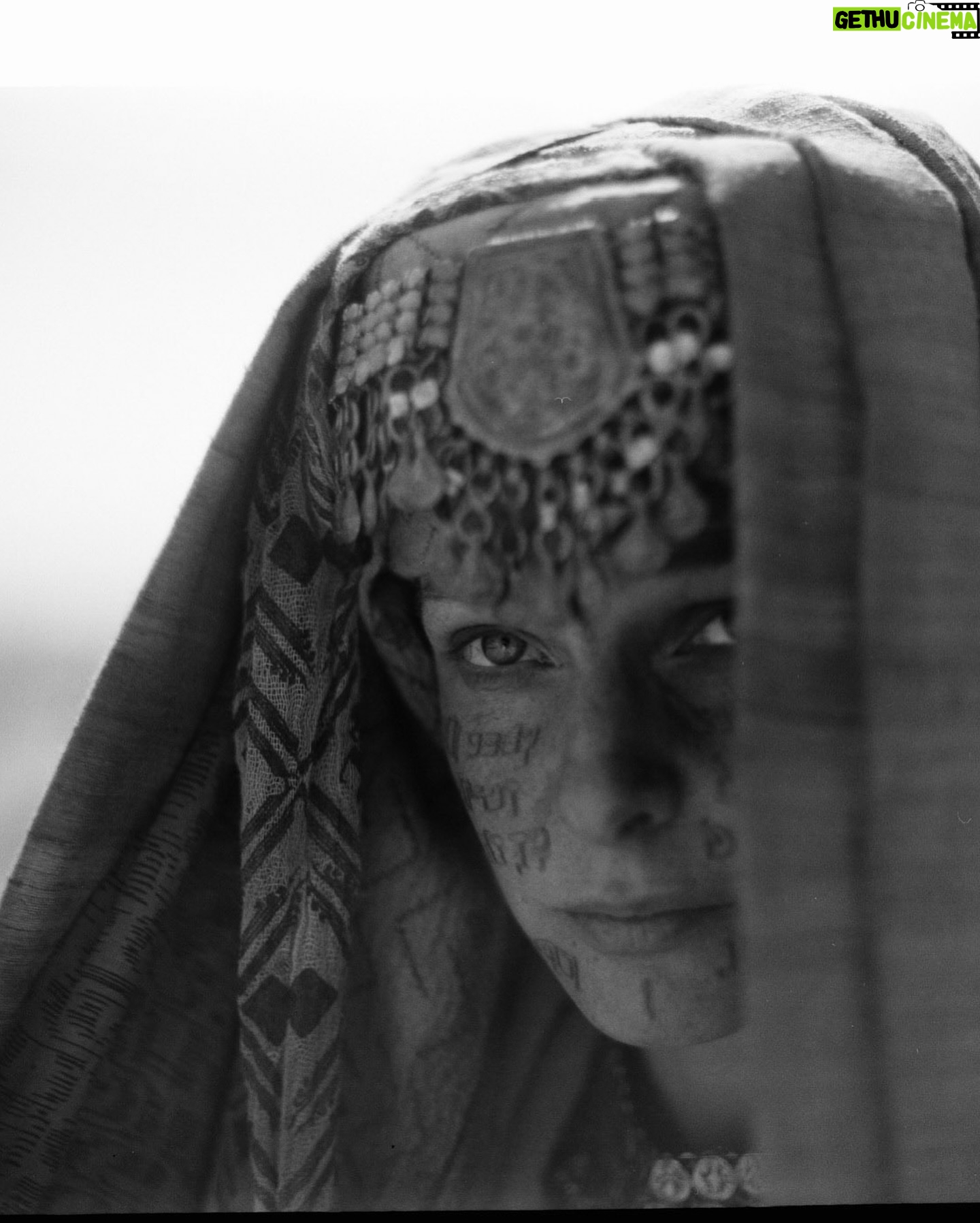 Greig Fraser - 18.6K Likes - 🚨NEWSLETTER SUBSCRIBERS🚨
Check your inbox to read a very special long read that grants you access to our deep dives with Greig Fraser ASC ACS on both #Dune Part One and Two. To celebrate, here’s a selection of Greig’s personal film stills from behind the scenes of #DunePartTwo.
To subscribe to future long reads, hit the link in bio.
📸: @greigfraser_dp