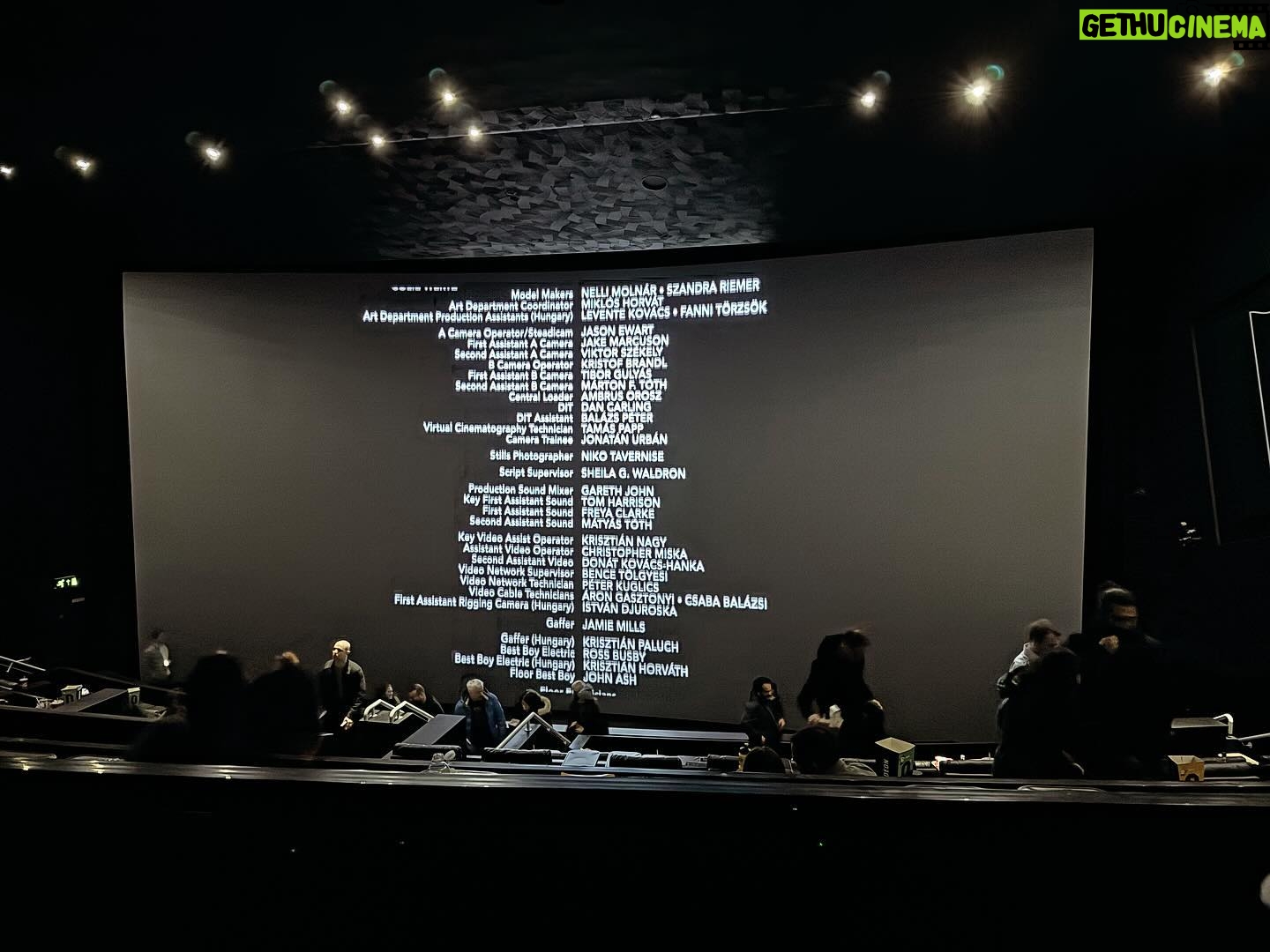Greig Fraser - 23.7K Likes - I just took my kids to see a freaking cool movie in at the @odeoncinemas in @imax . This crew absolutely killed it! Whoever they work with are very fortunate to have such an incredible crew to make something this complex a reality. . Also, a question my middle boy wants to know from the actors…..did you really have to drink your own pee in the stillsuit? @joshbrolin @tchalamet @zendaya @florencepugh @rebecca_ferguson @bardemantarctic @austinbutler @souheila.yacoub ? Again! To reiterate. THIS.CREW.KILLED.IT These guys ⬇️⬇️⬇️⬇️⬇️⬇️⬇️⬇️⬇️⬇️⬇️⬇️⬇️⬇️⬇️⬇️⬇️ @jasewart @jakemarcuson @the_millsy @dragongrips #danivillar @kristofbrandl @dan.carling9 #viktorszekely @tiborgulyas85 #martinf.Toth #ambrusorosz @doptamaspapp #jonatanurban #krisztiannagy @krisztianpaluch @rjbusby78 @ben_wilson_1984 @simondeskop @attilagrip @mbseco @arri_rental @flora_fecske_hca @t_laner @lonewolfgrips @dylangoss and sooooo many more. 🙏🙏🙏🌅