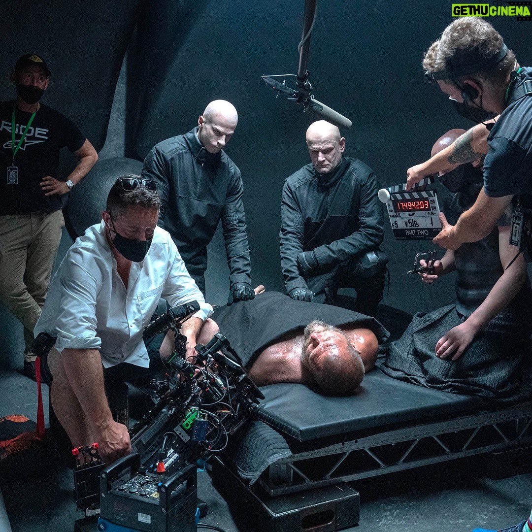 Greig Fraser - 28.9K Likes - For “Dune: Part Two,” cinematographer Greig Fraser ACS, ASC combined the ALEXA 65 and ALEXA Mini LF cameras, blending cutting-edge technology with bold artistic choices to bring the visually captivating Dune universe to life. Learn more about the cinematography of director Denis Villeneuve’s adaptation of the second half of the classic science fiction novel in our interview with Greig Fraser at the link in bio!
📸 @nikotavernise
📸 @wbpictures
#ARRI #ARRIRental #CapturedwithARRI #ServicedbyARRIRental #ALEXA65 #ALEXAMiniLF #CapturedwithMiniLF #Cinematography #DuneMovie #Dune2 #DunePartTwo #GreigFraser