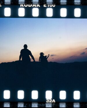 Greig Fraser Instagram - 🚨NEWSLETTER SUBSCRIBERS🚨

Check your inbox to read a very special long read that grants you access to our deep dives with Greig Fraser ASC ACS on both #Dune Part One and Two. To celebrate, here’s a selection of Greig’s personal film stills from behind the scenes of #DunePartTwo. 

To subscribe to future long reads, hit the link in bio.

📸: @greigfraser_dp