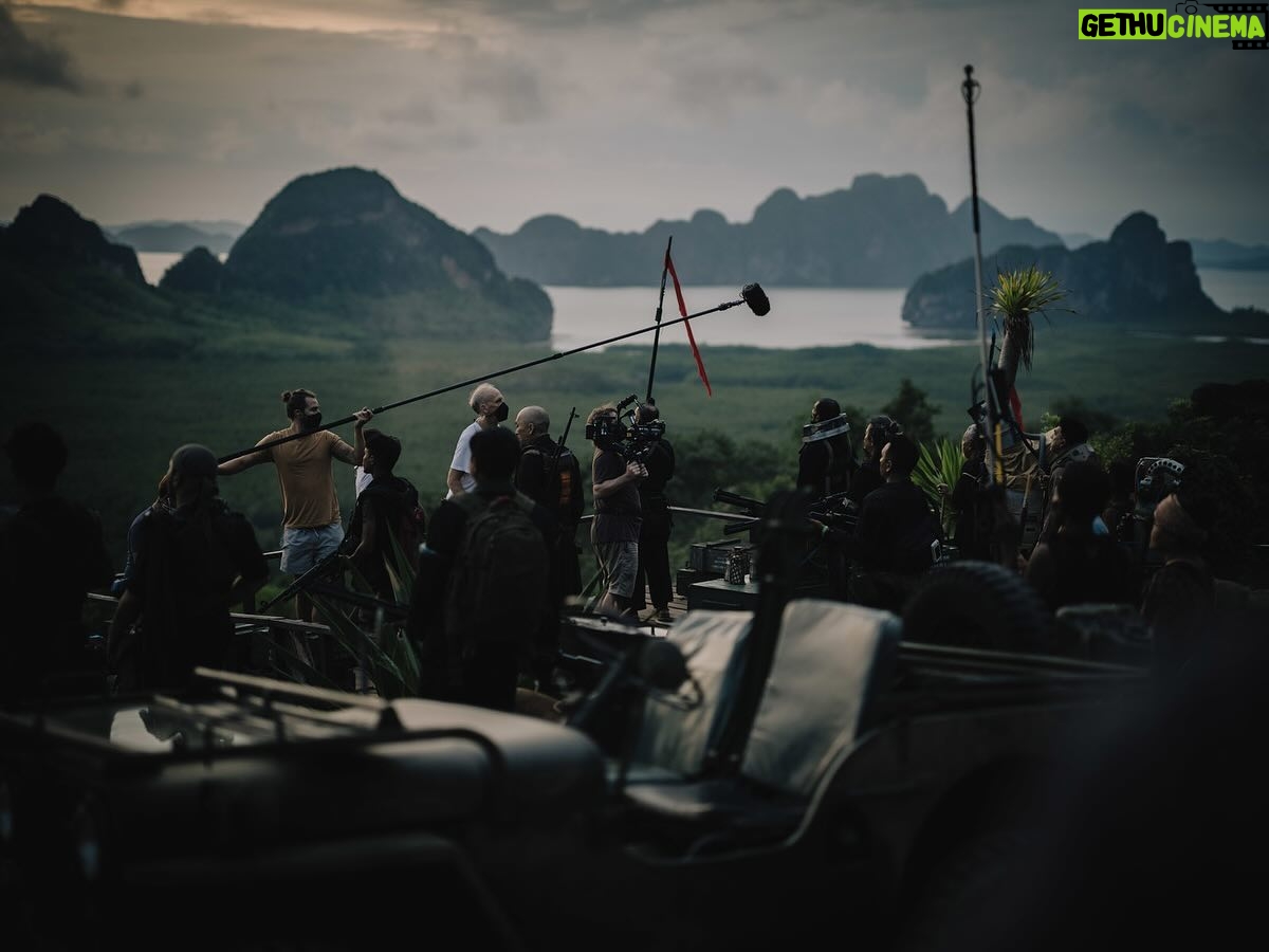 Greig Fraser - 10.9K Likes - “Gareth is kind of a rebel. And his whole concept with this film stems from his nature of questioning how things are done in the industry…like the normal way of doing a big blockbuster film. And this is something that he and Greig explored on ‘Rogue One’ quite a bit. How to change the methodology for a big film like this, in a way that doesn’t keep you confined in a box but opens up the opportunity for spontaneity.”
Oren Soffer on shooting Gareth Edwards’ ‘The Creator’ alongside Greig Fraser ASC ACS.
Read the full interview via the link in bio.
📸: Disney / Oren Soffer / Glen Milner