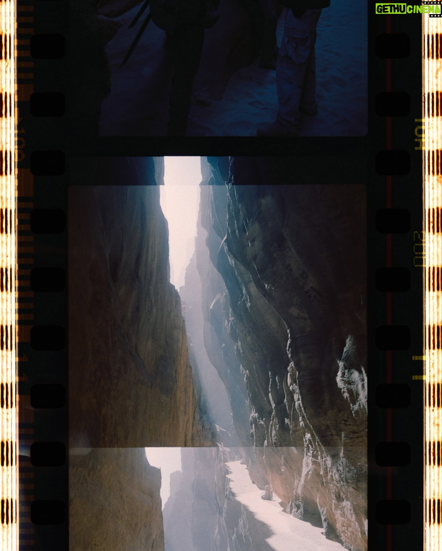 Greig Fraser - 18.6K Likes - 🚨NEWSLETTER SUBSCRIBERS🚨
Check your inbox to read a very special long read that grants you access to our deep dives with Greig Fraser ASC ACS on both #Dune Part One and Two. To celebrate, here’s a selection of Greig’s personal film stills from behind the scenes of #DunePartTwo.
To subscribe to future long reads, hit the link in bio.
📸: @greigfraser_dp