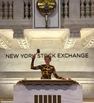 Gretchen Mol Instagram - Fun day at the office. 
Thank you @danielmartin @felixfischerhair @sophietheallet  @joannavargasnyc @nydgwellness @weldon_bags for the glam! #Nightflyers #nightflyerssyfy #newyorkstockexchange