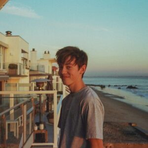 Griffin Gluck Instagram - （╹◡╹）