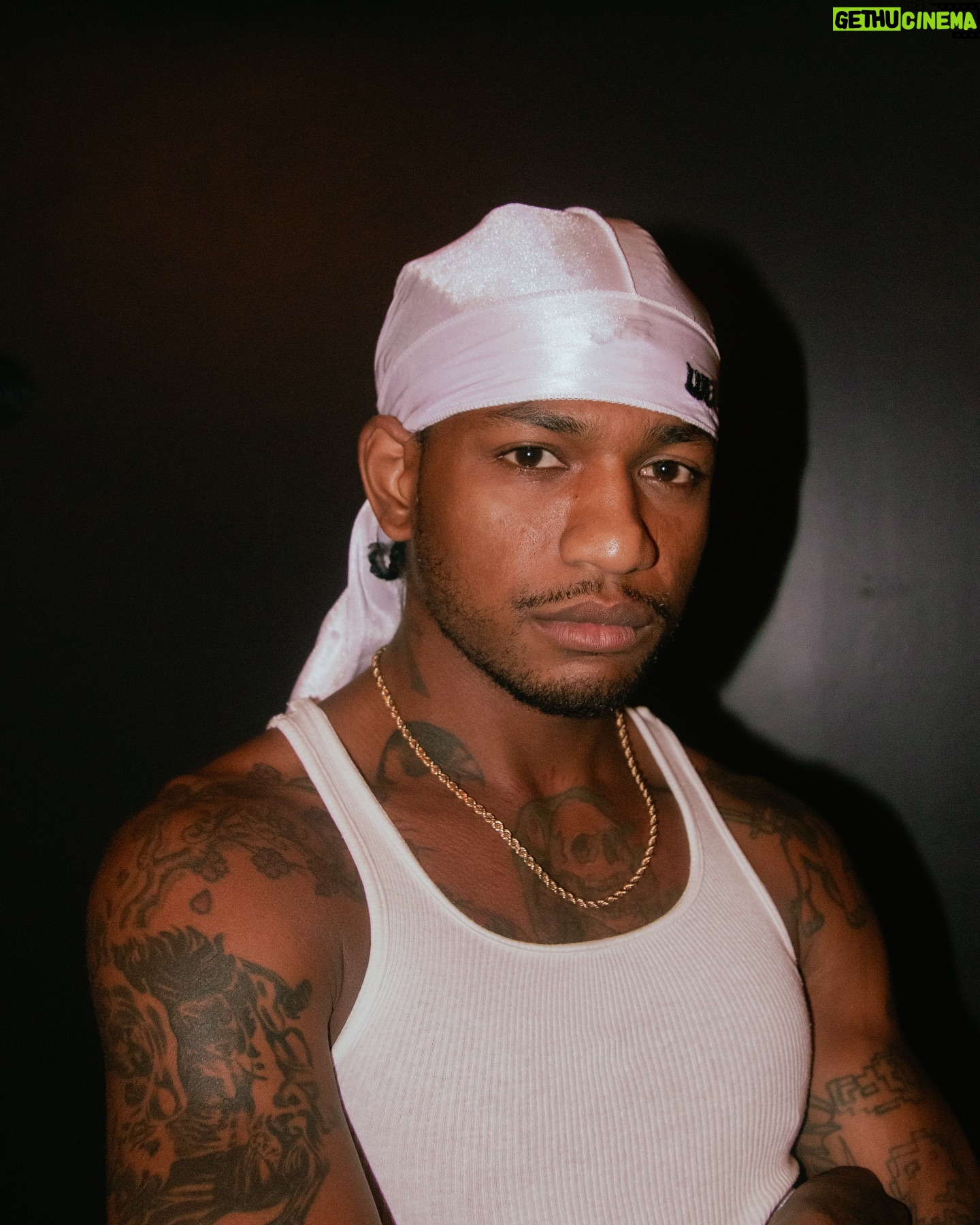 Guapdad 4000 - 8.3K Likes - Hi, my name is GuapDad 4000 and I throw a party called @whitedurag . We’re on tour right now !!
Chicago was the first stop and it was F*CKING crazy.
I honestly love the amount of support and good beautiful people that came out . Me and gang were surprised but prepared ! WHOTE DUEYS FOR EVERYONE !!!
NEXT STOP IS BROOKLYN
THIS SATURDAY
& Y’all know I Love New York in the summer
It’s July & Im acting up 😮💨
Come fly with the falcon expeditiously baby
🎥 by: @braidenwade
Link in the ByeOh so we can Link in your city