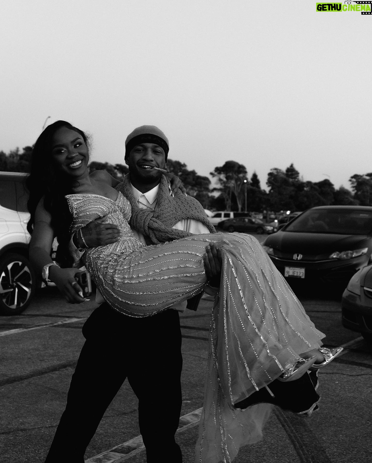 Guapdad 4000 - 21.7K Likes - Sent my lil sister off to prom the other day
her feet hurt ok, ima pick you up
Too windy ok, ima hold down the red carpet my self
Nothing to hold the balloons , ok tie that sh*t around my shoe .
I’ll be barefoot in this b*tch
Ready 2 die bout my baby !!!!
#realbigbrother