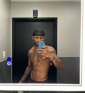 Guapdad 4000 Instagram - I’m getting thiccer 

Prada Progress Update on the Gucci Gains 
Brought to you by my own will power 
All my uncle who smoke black and milds and do burpees and my trainer @justtrainkalani @justtrainhq