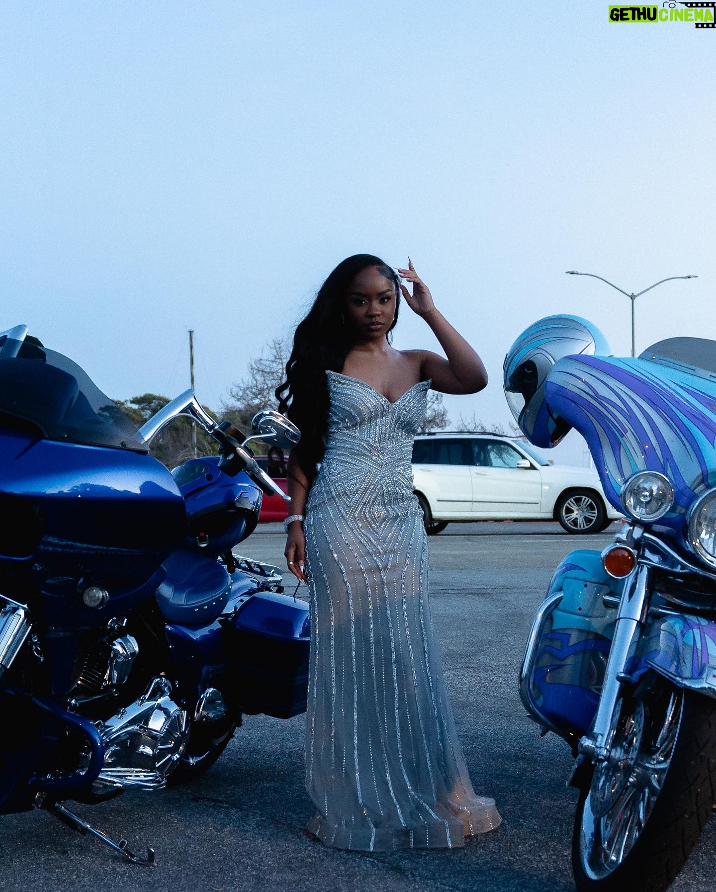 Guapdad 4000 - 21.7K Likes - Sent my lil sister off to prom the other day
her feet hurt ok, ima pick you up
Too windy ok, ima hold down the red carpet my self
Nothing to hold the balloons , ok tie that sh*t around my shoe .
I’ll be barefoot in this b*tch
Ready 2 die bout my baby !!!!
#realbigbrother