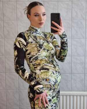 Guðrún Ýr Eyfjörð Instagram - Misskítugur spegill og stækkandi bumba