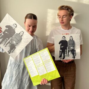 Guðrún Ýr Eyfjörð Instagram - Platan er komin til landsins Útgáfufögnuður í Reykjavík Record Shop á föstudag kl 17! Forpantanir í fullu fjöri inná rrs.is. Forskot á sæluna kl 22:05 annað kvöld, plata vikunnar á @ruvras2