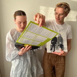 Guðrún Ýr Eyfjörð Instagram - Platan er komin til landsins Útgáfufögnuður í Reykjavík Record Shop á föstudag kl 17! Forpantanir í fullu fjöri inná rrs.is. Forskot á sæluna kl 22:05 annað kvöld, plata vikunnar á @ruvras2