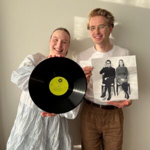 Guðrún Ýr Eyfjörð Instagram - Platan er komin til landsins Útgáfufögnuður í Reykjavík Record Shop á föstudag kl 17! Forpantanir í fullu fjöri inná rrs.is. Forskot á sæluna kl 22:05 annað kvöld, plata vikunnar á @ruvras2