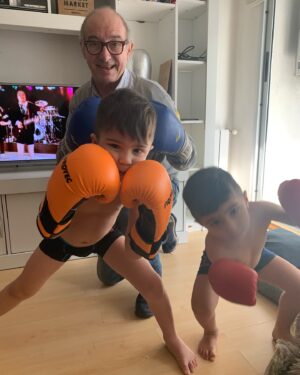 Guido Cannetti Instagram - Feliz día del padre a todos los que mueven montañas, duermen poco, acompañan, apoyan, potencian, ponen límites, regalan, dan mucho amor y todas las cosas que hacen más por sus hijos que por uno mismo, que la vida les de fuerza para poder sobrepasar todos los problemas que se presentan a lo largo de la crianza, además de éxito para hacerlos felices como queremos 🖤
