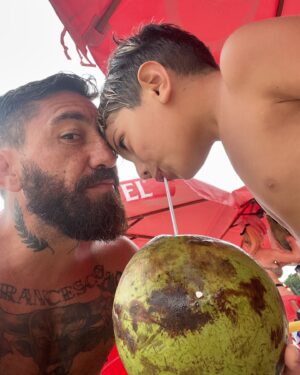 Guido Cannetti Instagram - Feliz día del padre a todos los que mueven montañas, duermen poco, acompañan, apoyan, potencian, ponen límites, regalan, dan mucho amor y todas las cosas que hacen más por sus hijos que por uno mismo, que la vida les de fuerza para poder sobrepasar todos los problemas que se presentan a lo largo de la crianza, además de éxito para hacerlos felices como queremos 🖤