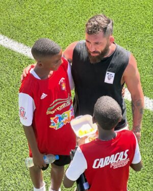 Guido Cannetti Instagram - Hoy visité a un gran amigo que me dio la vida @joel_infusino en República Dominicana muy contento de ver tu progreso y como transmitís lo que tanto amas ⚽️ gracias por invitar a mis hijos a entrenar enseñándoles lo fundamental. Que linda cancha armaron @realromanafc te felicito mucho éxito 🏆