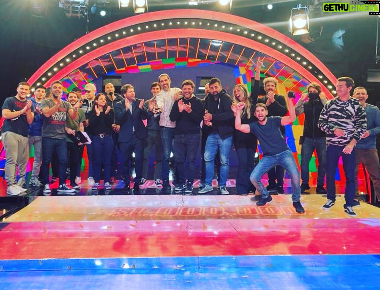 Guido Kaczka - 5.6K Likes - Celebrando con el equipo los premios y la labor !!!!!!!🥂🥂🥂🥂🥂🥂🥂