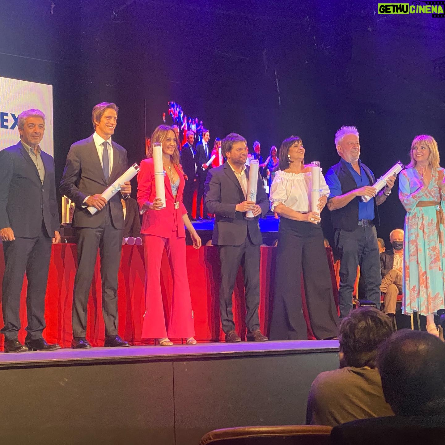 Guido Kaczka - 25.1K Likes - Un honor para mi y muy agradecido a @fundacionkonex por el reconocimiento, compartiendo con @ricardodarinok Iván @verolozanovl @negropolisok @lalo.mirlo @tetecoustarotoficial 🥂🥂🥂