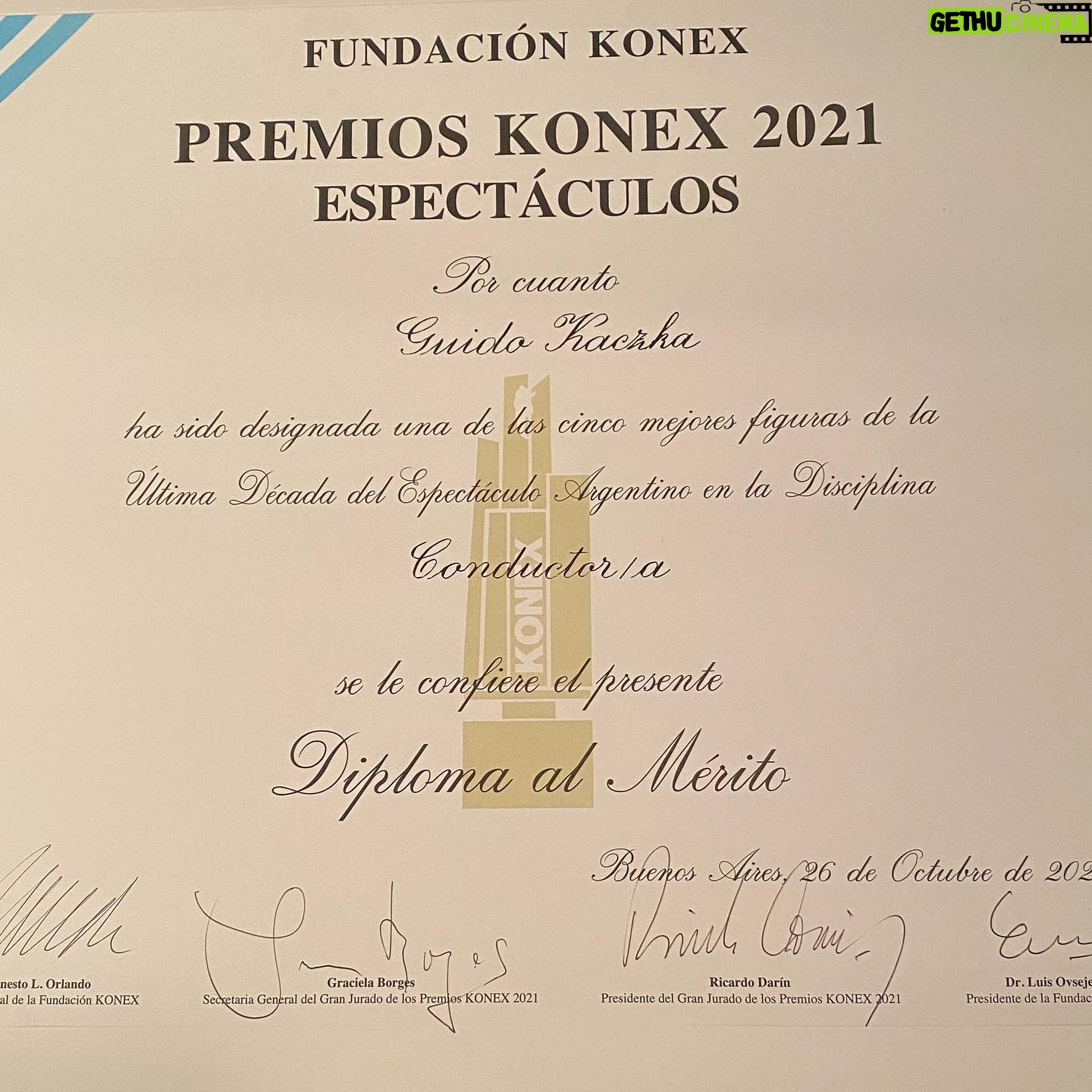Guido Kaczka - 25.1K Likes - Un honor para mi y muy agradecido a @fundacionkonex por el reconocimiento, compartiendo con @ricardodarinok Iván @verolozanovl @negropolisok @lalo.mirlo @tetecoustarotoficial 🥂🥂🥂