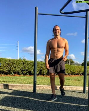Guido Massri Instagram - Hoy se entrena! Y se le pone una sonrisa! 

#miami #workout