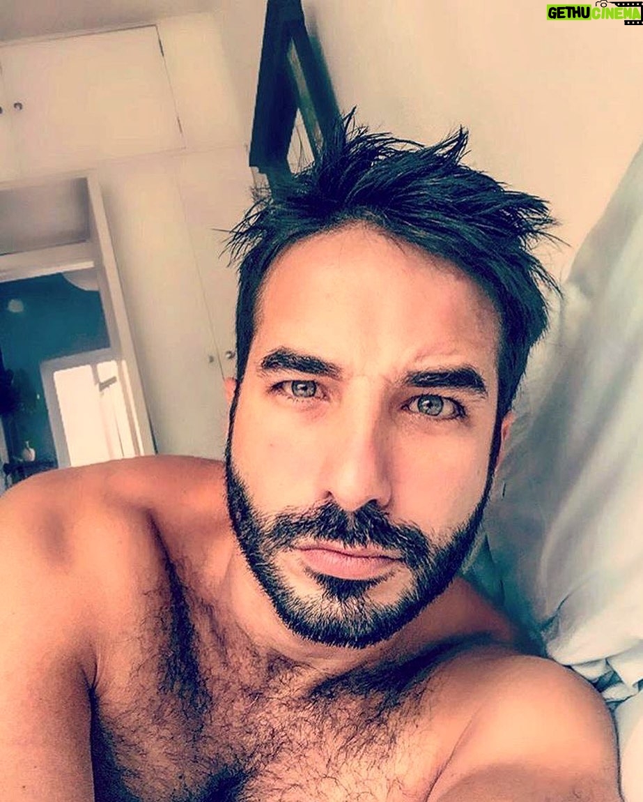 Guido Massri - 2.7K Likes - 42 grados a la sombra, me tienen así todo el día...