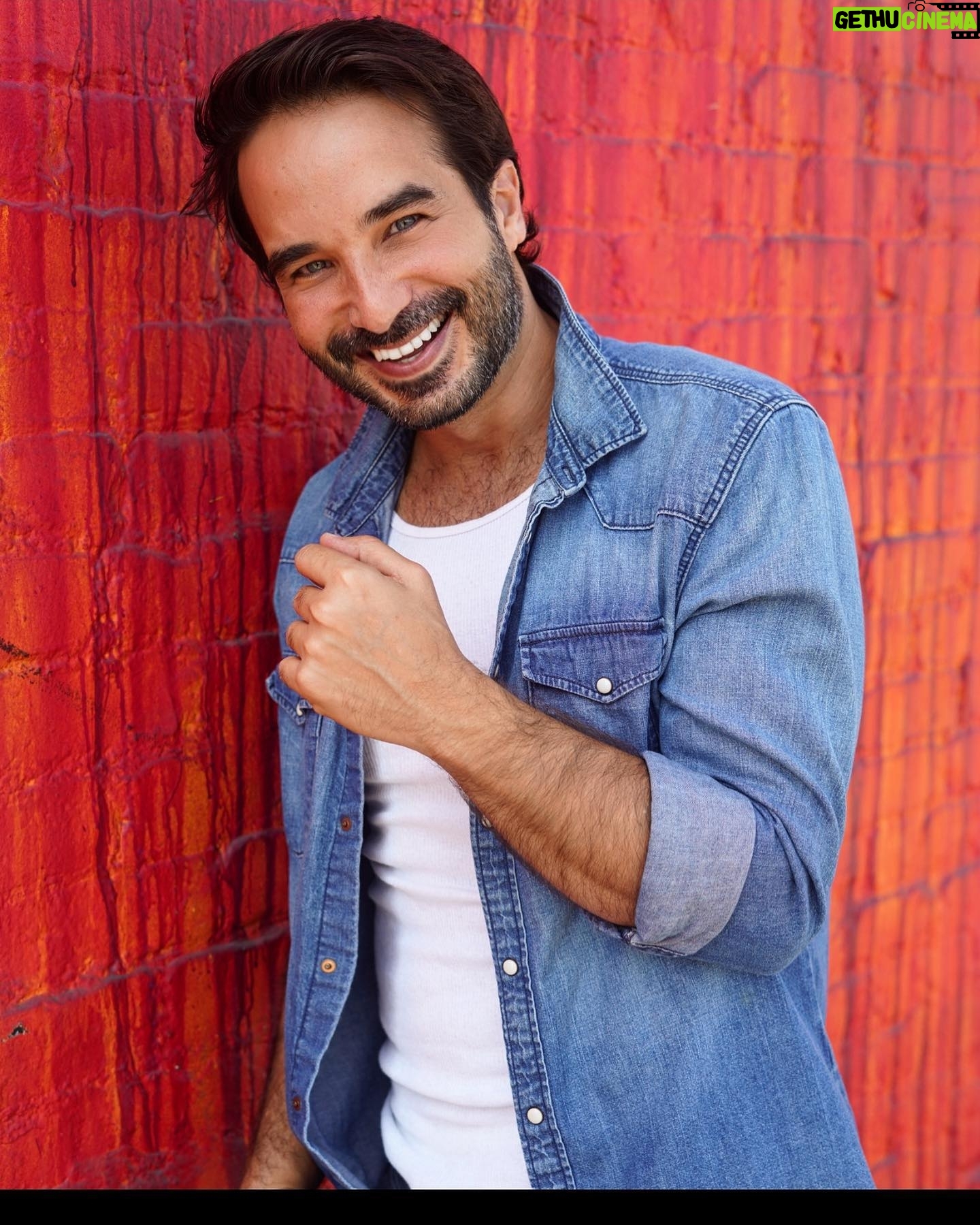 Guido Massri - 1.2K Likes - Siempre busca las razones que te hagan sonreír. Después de un sábado de buenas noticias acá en Estados Unidos, se respira esperanza y buenas vibras. Les deseo lo mismo a todos!