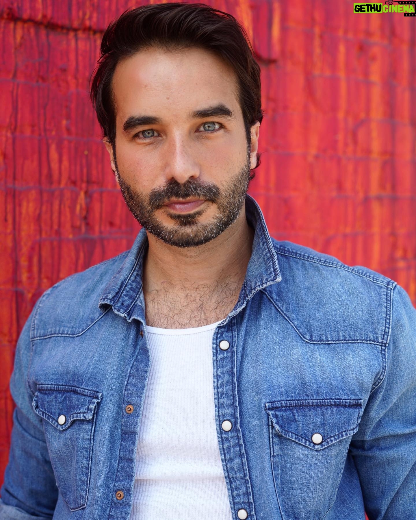 Guido Massri - 1.7K Likes - Nuevas #headshots post-cuarentena .
Que les parece?! Los leo 👇🏻👇🏻👇🏻
Bajo el ojo de la talentosa 📸 @wattleyph