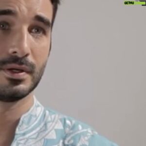 Guido Massri Instagram - donde todo se dio vuelta y la incertidumbre es moneda corriente, las cosas que te apasionan son las que te mantienen aferrada/o a la vida y a seguir para adelante. Por eso, pase lo que pase, nunca dejes de perseguir tus sueños y pasiones. La mia es vivir de lo que amo. ‘Tomame o Déjame’ junto a bestias como @ortizscarlet , y gran elenco, la pueden disfrutar en @primevideolat